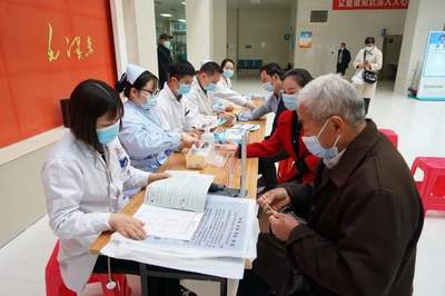 商城縣人民醫院開展“健康生活與糖尿病”主題義診活動